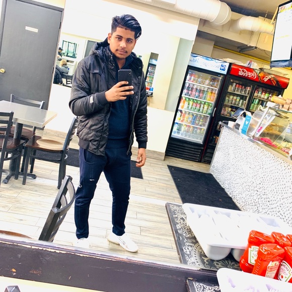Profile Picture of Aniket Aniket (@ani8506) on Poshmark