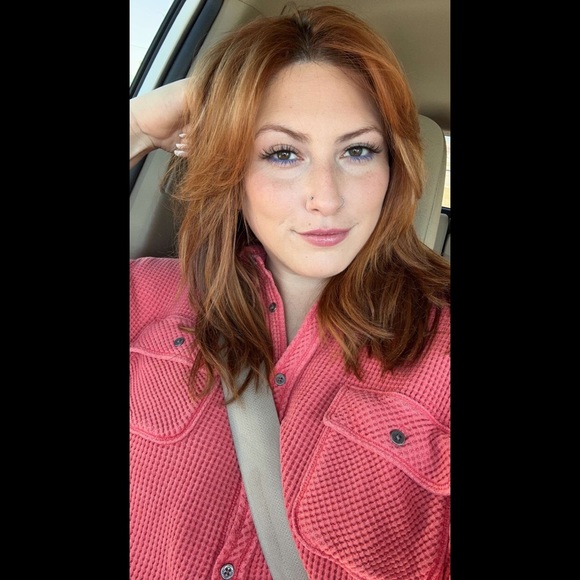 Profile Picture of Kaitlyn Pompa (@kaitlyn_pompa) on Poshmark