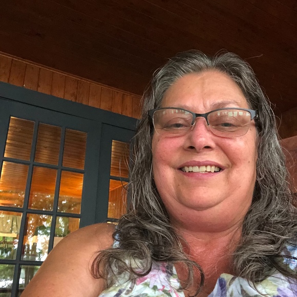 Profile Picture of Robin Luckey (@rluck58) on Poshmark