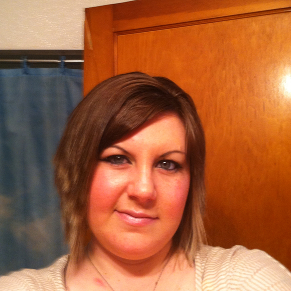 Profile Picture of Cohlleen Hathorne (@cohlleen) on Poshmark