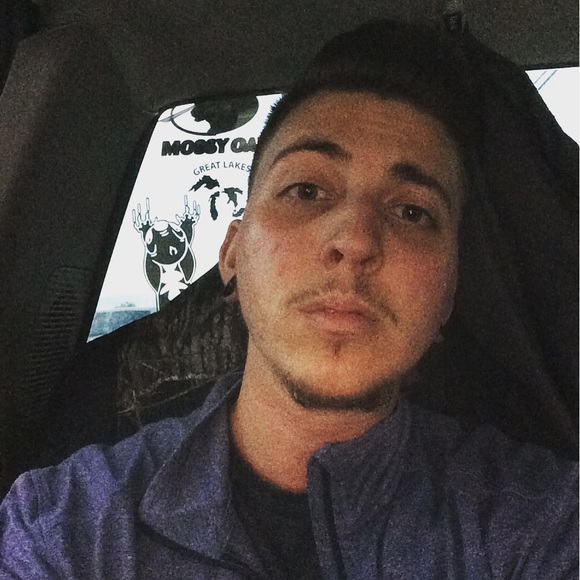 Profile Picture of Corey Woods (@cbrayden) on Poshmark