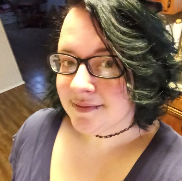 Profile Picture of Lacey Owsley (@greatxhollow) on Poshmark