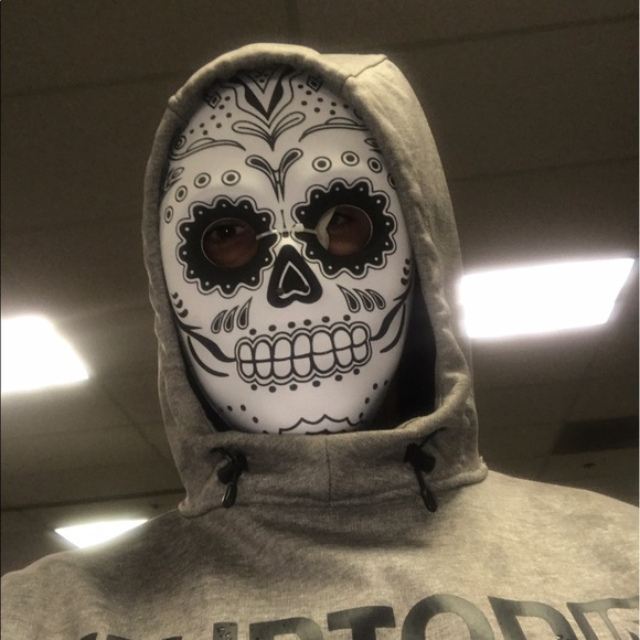 Profile Picture of Max Murray (@maxpeters92) on Poshmark