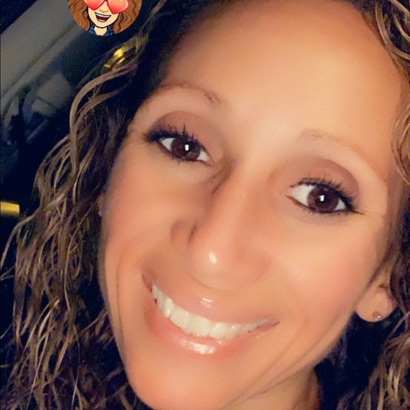 Profile Picture of Charlotte Wilson (@cwilson576) on Poshmark