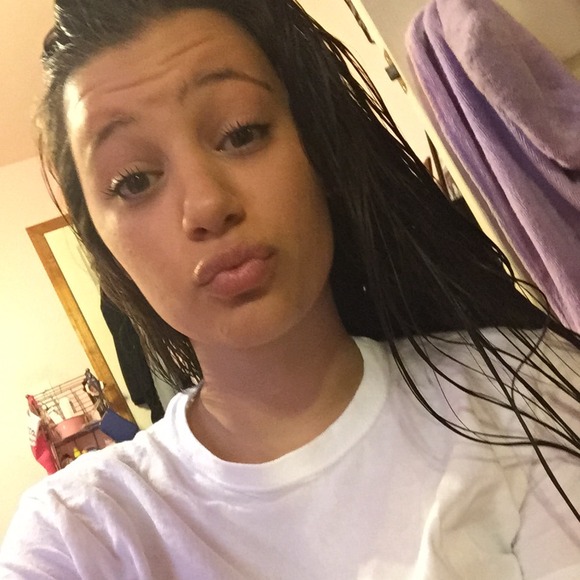 Profile Picture of Rebecca Heydorn (@rheydorn) on Poshmark