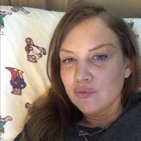 Profile Picture of Leslie Filanowicz (@cheapsdeals) on Poshmark