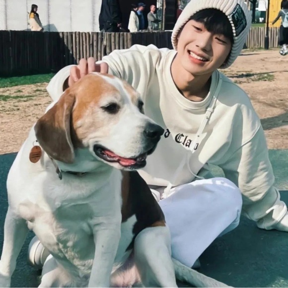 Profile Picture of Pei Pei (@2514145681) on Poshmark