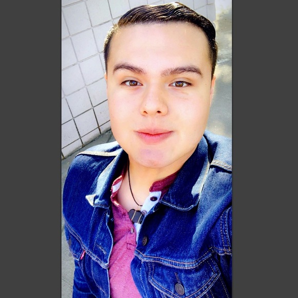 Profile Picture of Mark Ferrer (@markferrer612) on Poshmark