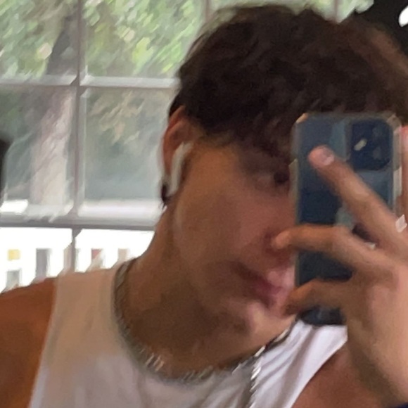 Profile Picture of Evan Wilcox (@evanw04) on Poshmark