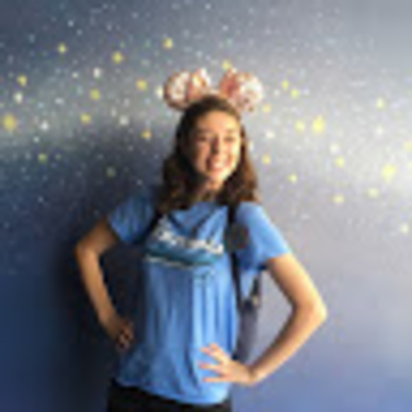 Profile Picture of Alison Baldwin (@alisonbaldwin10) on Poshmark