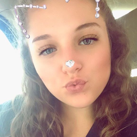 Profile Picture of Tori Mccoy (@xtorimccoyx) on Poshmark