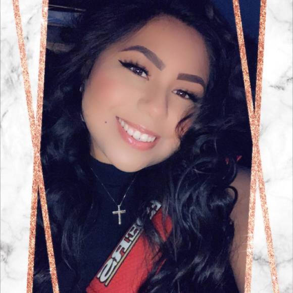 Profile Picture of Daniela Araujo (@prezdanielle) on Poshmark