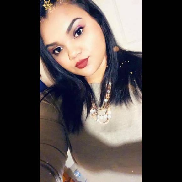 Profile Picture of Karen Perla (@karenperla) on Poshmark