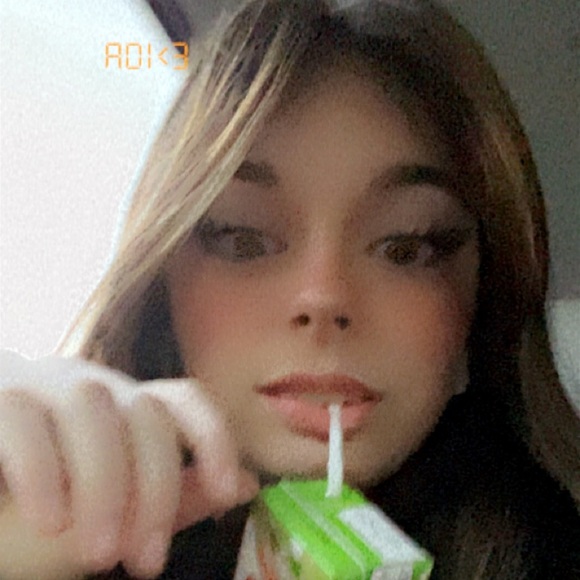 Profile Picture of Addison Zrowka (@alzrowka) on Poshmark