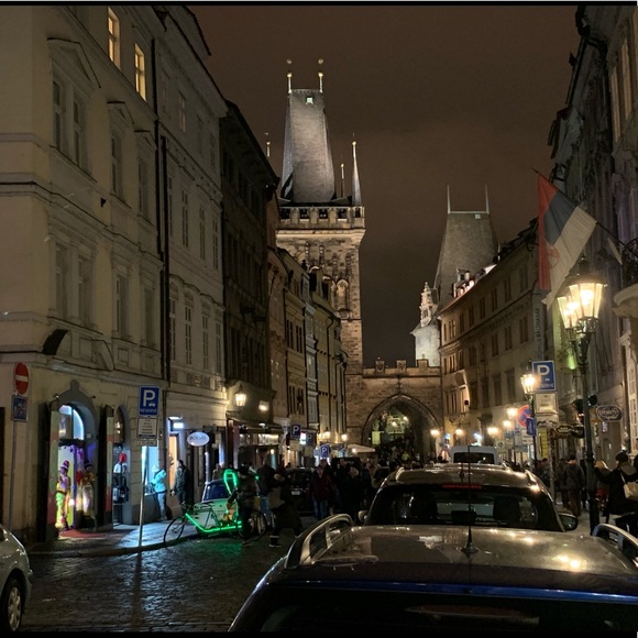 Profile Picture of Kristin Wiedeman (@akwiedeman) on Poshmark