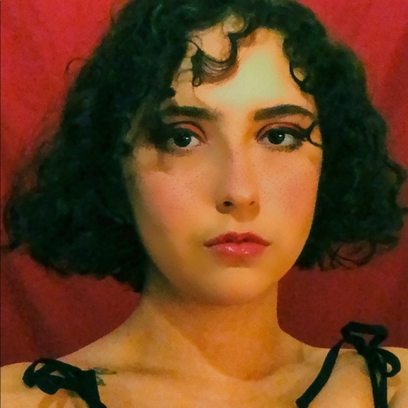 Profile Picture of Jazzlyn Enbysk (@jazzlyn_enbysk) on Poshmark