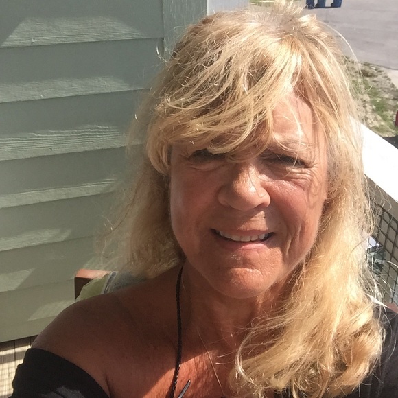 Profile Picture of Deborah Johnston (@dbjohnston) on Poshmark