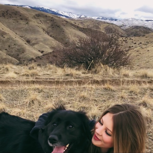 Profile Picture of Jenna Brink (@jenna_brink) on Poshmark