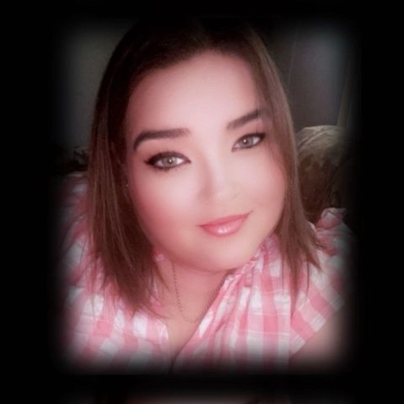 Profile Picture of Carrie lynn Vickers (@momlife2616) on Poshmark