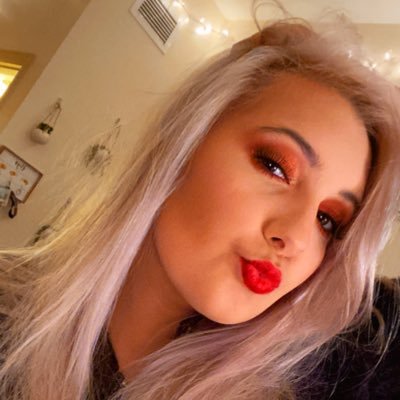 Profile Picture of Ash (@ashleypoole77) on Twitter