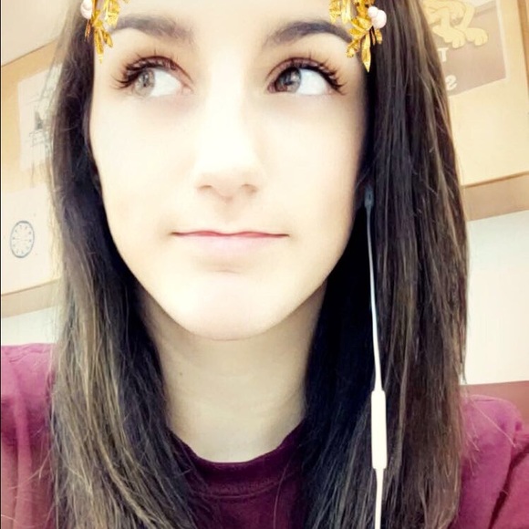 Profile Picture of Chloe Canonica (@chloe_canonica) on Poshmark