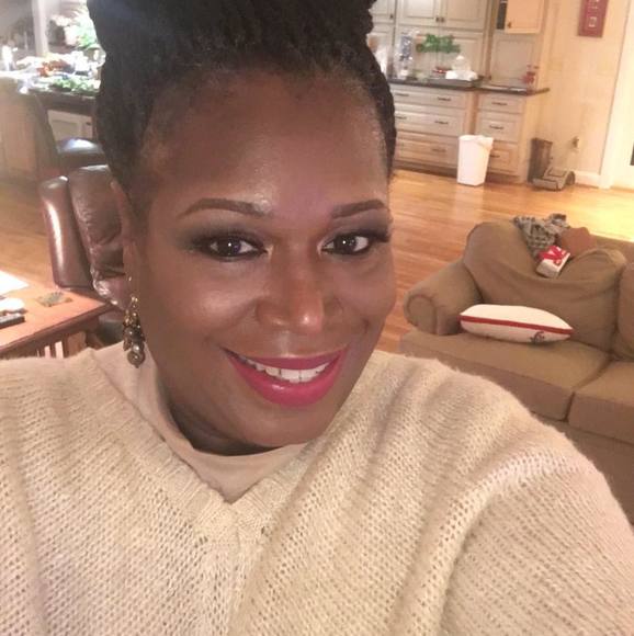 Profile Picture of Kelley Roscoe-wilson (@kellyroscoe80) on Poshmark