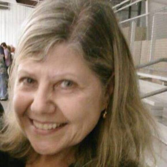 Profile Picture of Anna Fiasconaro (@fiascoa) on Poshmark