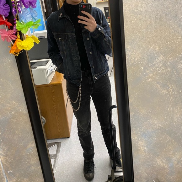 Profile Picture of Ashton Michulka (@trashton808) on Poshmark