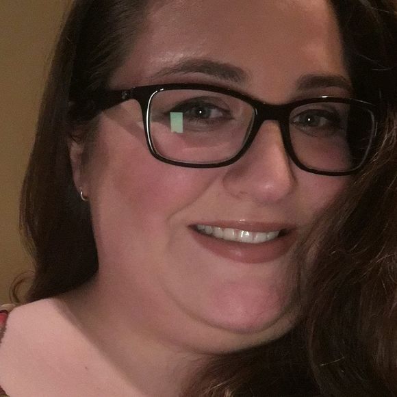 Profile Picture of Jess Martin (@jess_martin) on Poshmark