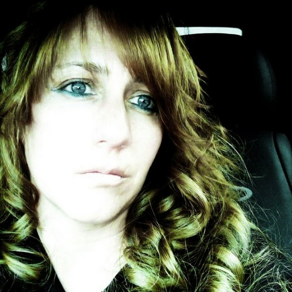Profile Picture of Gina Flucker (@ginamarie7777) on Poshmark