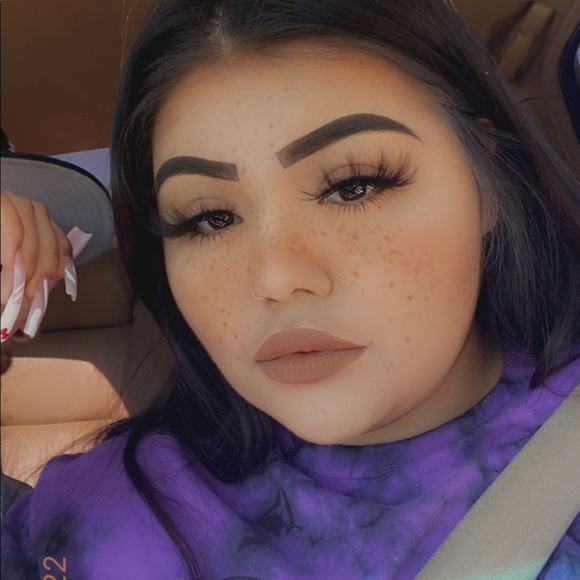 Profile Picture of Paula Alcala alfaro (@paulaapples) on Poshmark