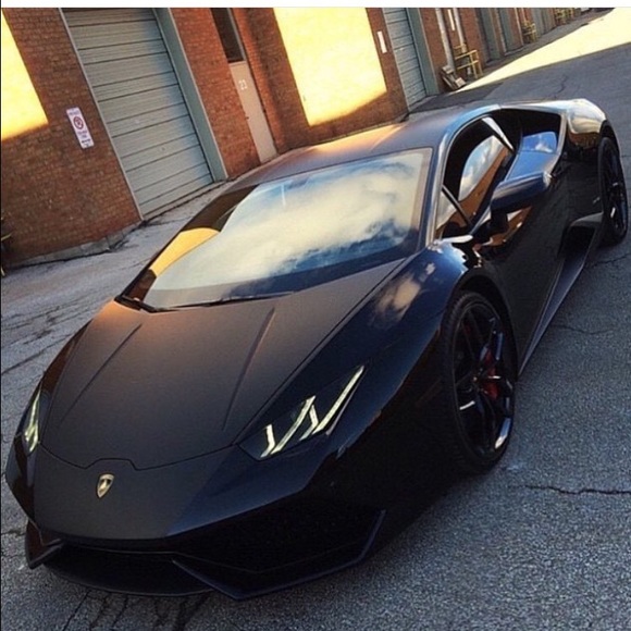 Profile Picture of Kim Persaud (@kimberly121) on Poshmark