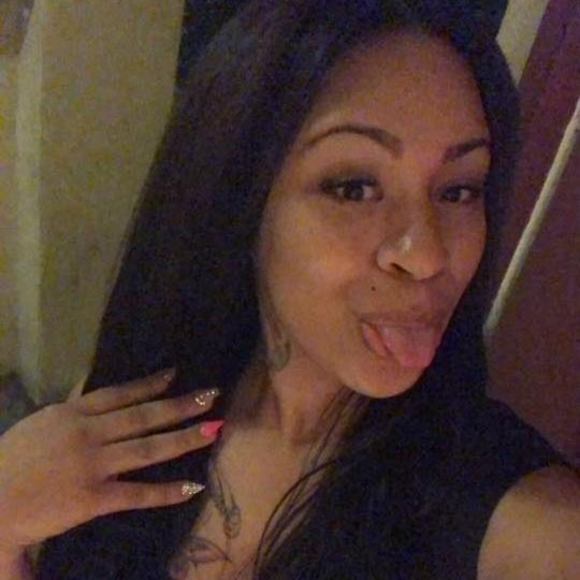 Profile Picture of Larisa Malecki (@lmalecki88) on Poshmark
