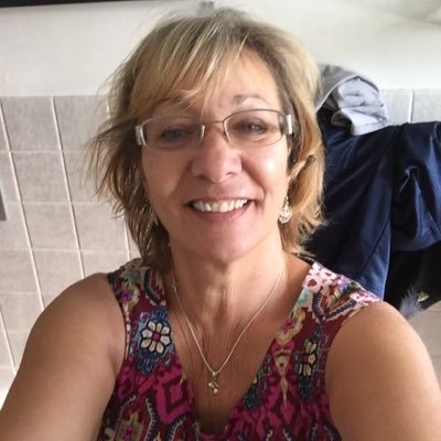 Profile Picture of Kim Laidlaw (@dolphin1k) on Twitter