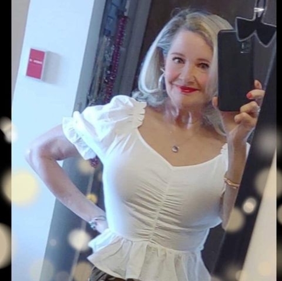 Profile Picture of Beverly Thompson (@beverlythomp821) on Poshmark