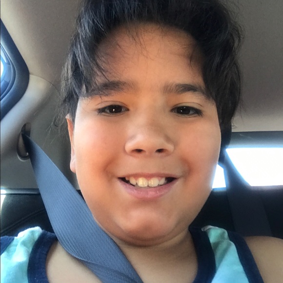 Profile Picture of Joel Cota (@huskykingz) on Poshmark