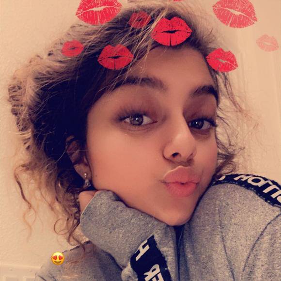 Katie Kissoon - Poshmark Profile Picture of Katie Kissoon (@katkat1223) on Poshmark