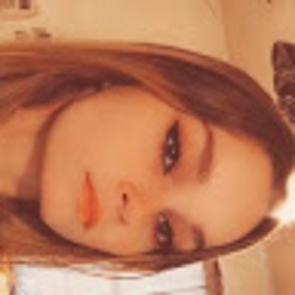 Purseyes Stengel - Poshmark Profile Picture of Purseyes Stengel (@purseyesstengel) on Poshmark