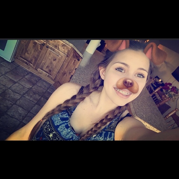 Profile Picture of Danielle Almgren (@144444) on Poshmark