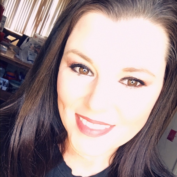 Profile Picture of Ashley Sexton (@ashleysexton300) on Poshmark
