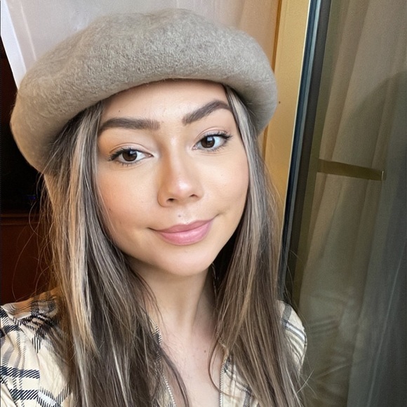 Profile Picture of Caitlin Kikta (@caitlinkiktaa) on Poshmark