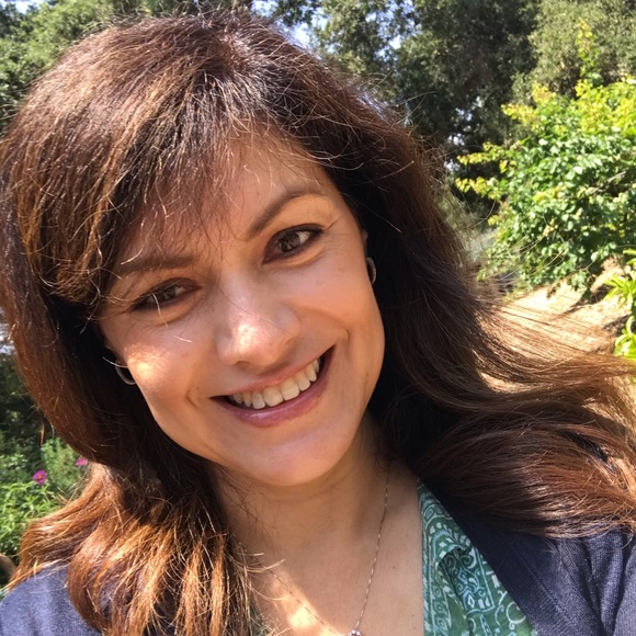 Profile Picture of Lorena Roblee (@robleel) on Poshmark