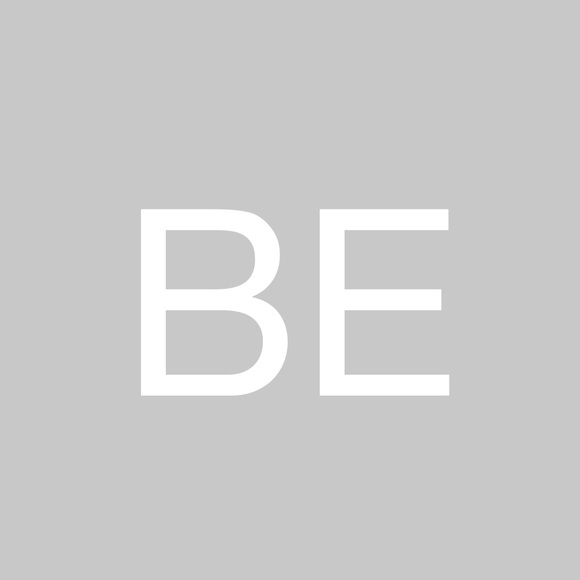 Profile Picture of Becky Ebbinghouse (@beckyebb) on Poshmark