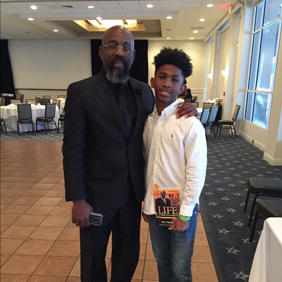 Profile Picture of Allen Guzman (@algotfanz) on Poshmark