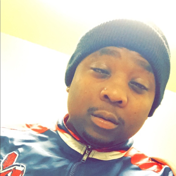 Profile Picture of Lamont Thomas (@lthomas1423) on Poshmark