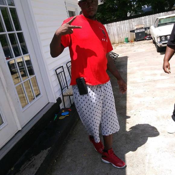 Profile Picture of Cortney Caine (@caine55) on Poshmark