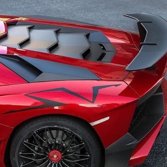 Profile Picture of Alex Quezada (@alexq67) on Poshmark