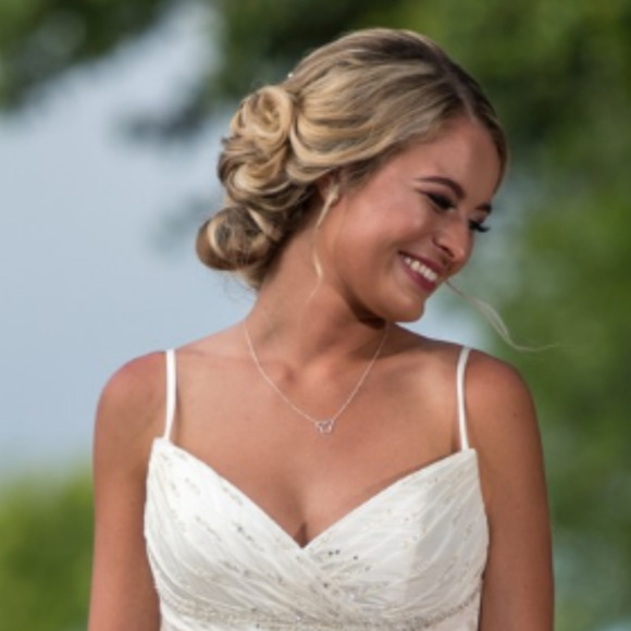 Profile Picture of Christen Swayer (@cbswayer) on Poshmark