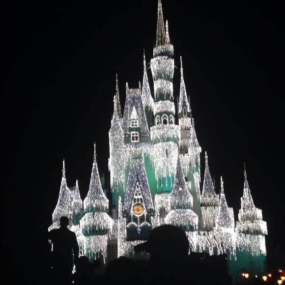 Profile Picture of Lins Maire (@linzo_22) on Poshmark