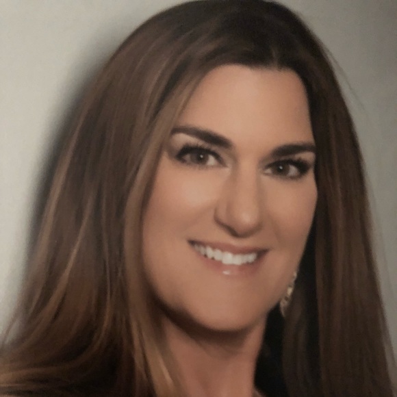 Profile Picture of Jan Squyres (@shopstar122) on Poshmark